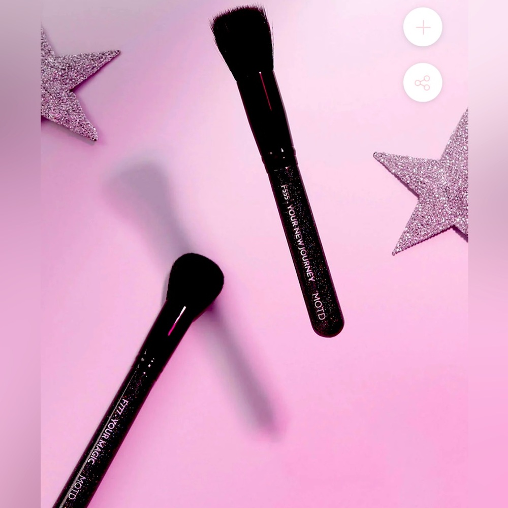 🔥🔥 NIB MOTD makeup brushes